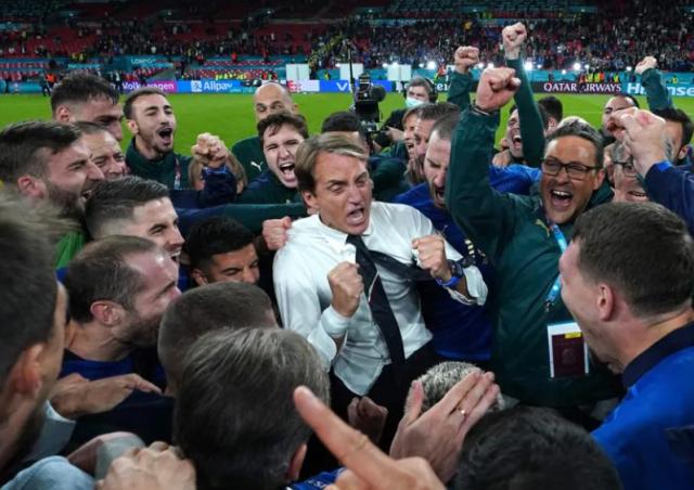 开云平台-意大利无牌可打点球幸运晋级 曼奇尼遇到麻烦了！