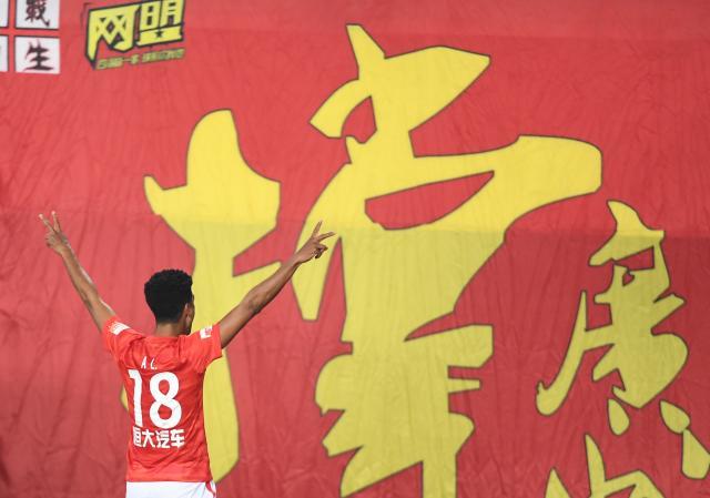 开云中国-广州德比国足两大归化不同命 阿兰出彩艾克森挂彩